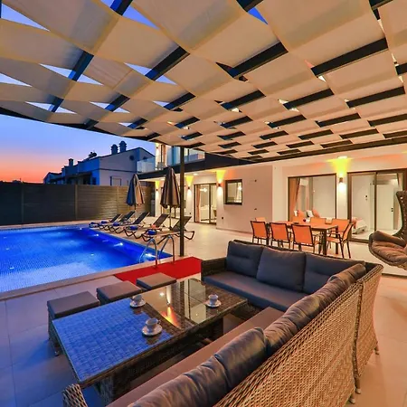 Βίλα Modern 4 Bedroom With Sea Views & Salt-water Pool Κας