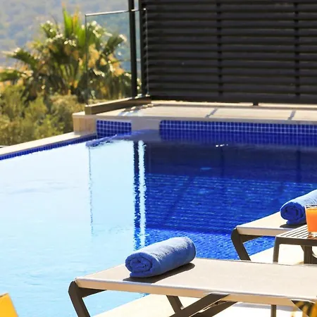 Modern 4 Bedroom With Sea Views & Salt-water Pool * Κας